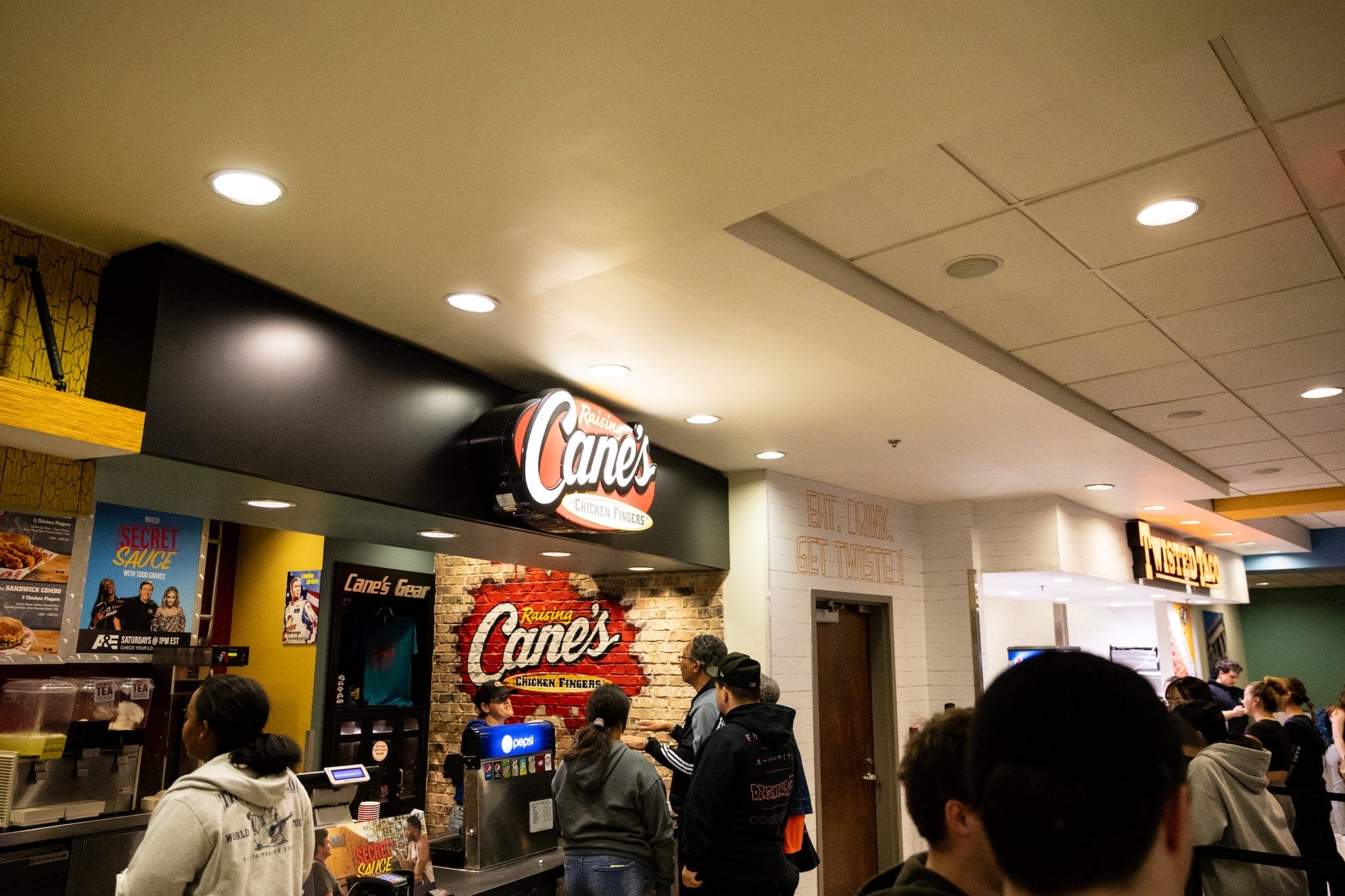 Raising Cane’s to close all college campus restaurant locations