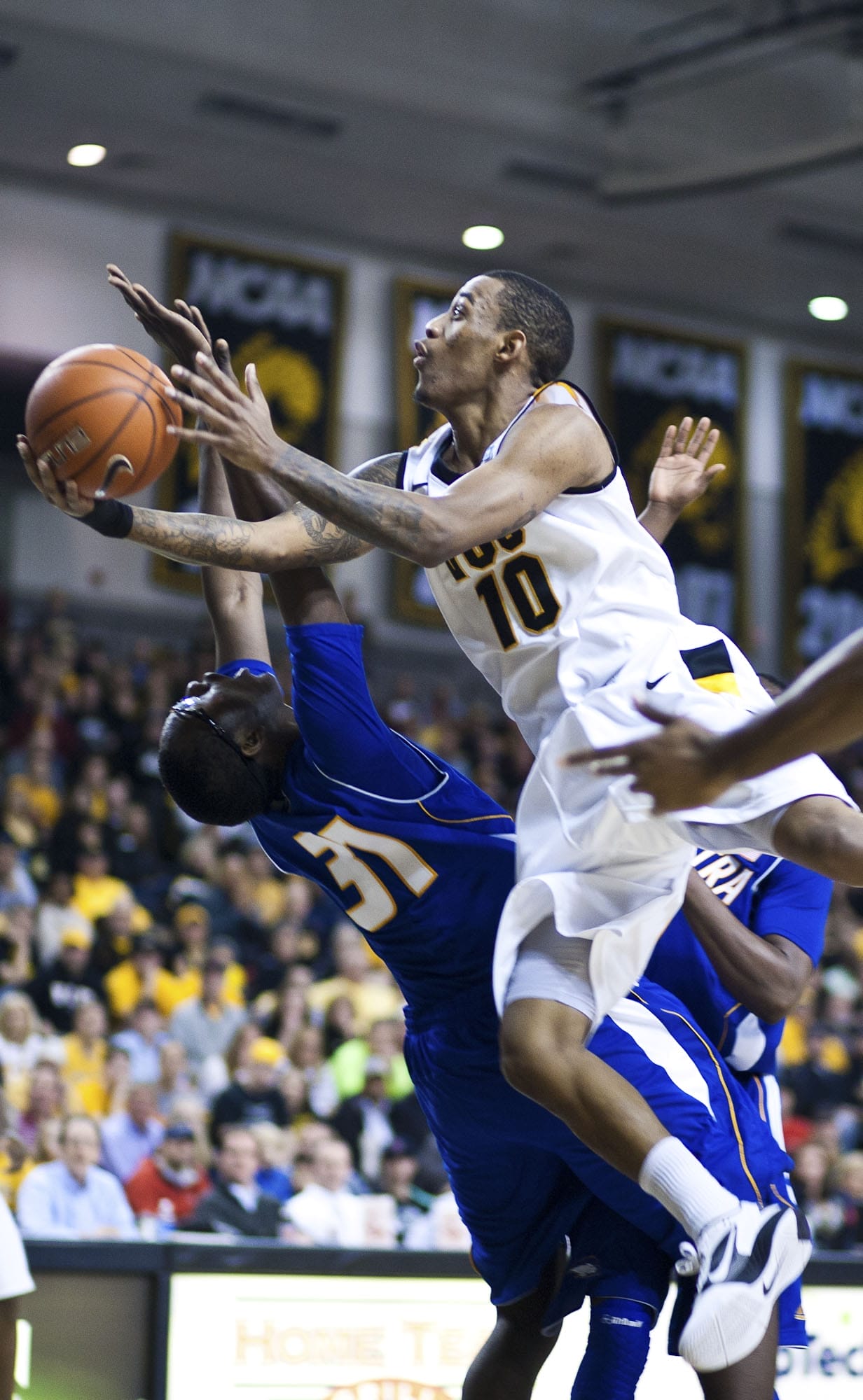 mbball_vs_hofstra_zach_gibson_2