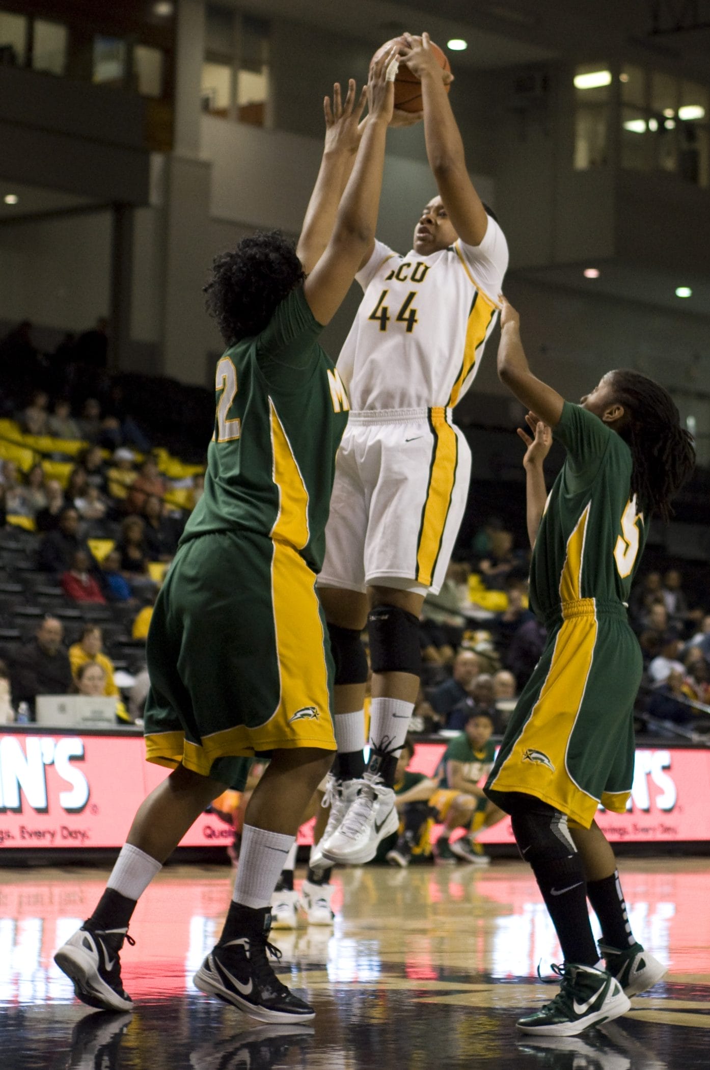 wbball_vs_mason_86